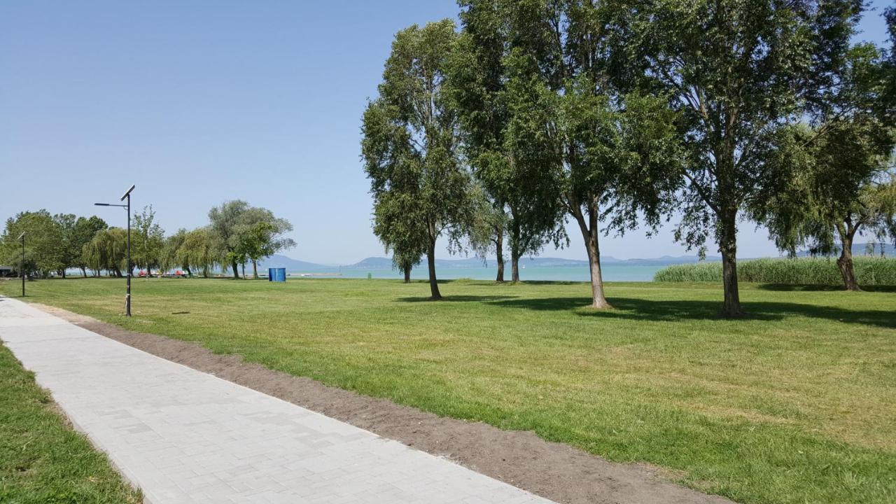 Lelle Resort B20 Balatonlelle Exterior foto