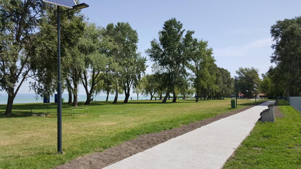 Lelle Resort B20 Balatonlelle Exterior foto